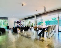 Купить отдельную виллу на море с прекрасным садом и бассейном в Los Balcones, Торревьеха, на Коста Бланке. ID 4947