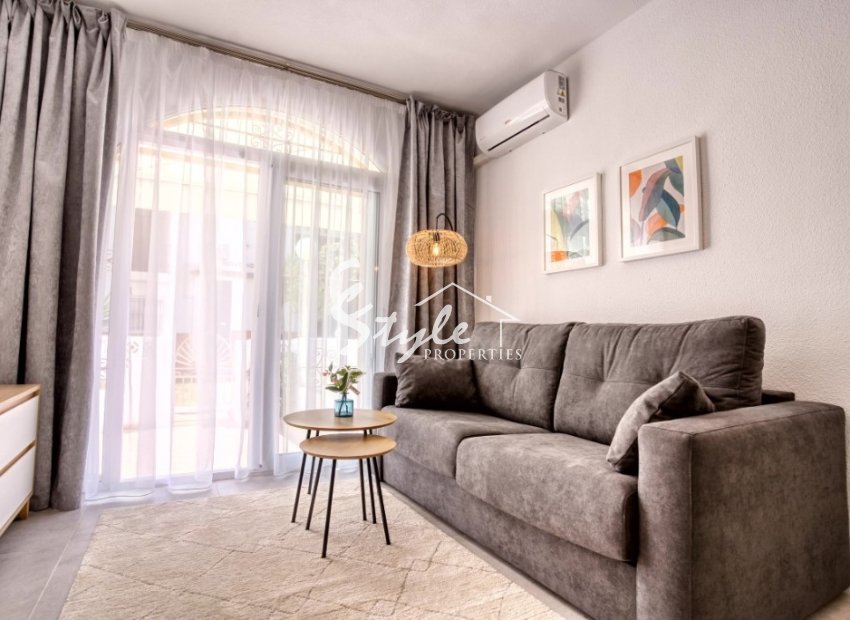 Купить полу-отдельный дом с садом и бассейном в Торревьехе. ID 6342