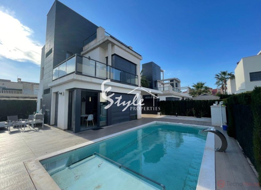 Купить виллу рядом с морем в Ломас де Кабо Роиг, Ориуэла Коста на Коста Бланке. ID 4994