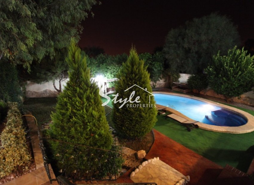 Купить виллу с бассейном и рядом с морем в Сьюдад-Кесада. ID 4316 