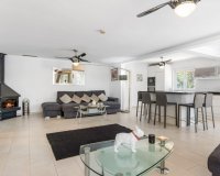 Купить виллу с бассейном и садом около гольфа в  Катраль на побережье Коста Бланка. ID 4924