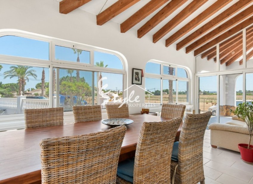 Купить виллу с бассейном и садом около гольфа в  Катраль на побережье Коста Бланка. ID 4924