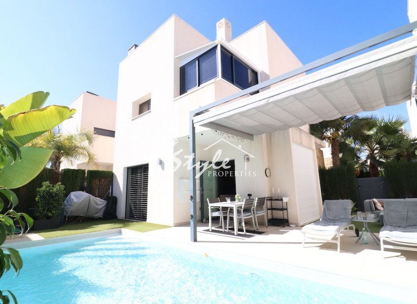 Купить виллу в Сьюдад-Кесада на Коста Бланке. ID 6193