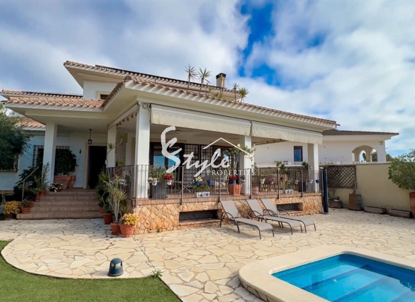 Luxury Mediterranean Villa in Dehesa de Campoamor – 800m from the Sea with Private Pool. Costa Blanca, Spain. ID2789