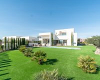 luxury villa for sale with garden and pool near the golf course in Colinas Golf & Country Club de Campoamor