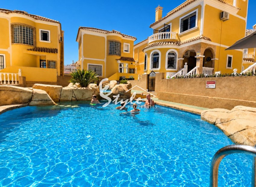 Modern Renovated Villa for Sale in Villamartín – Costa Blanca | 3 Bedrooms | Communal Pool. ID1462