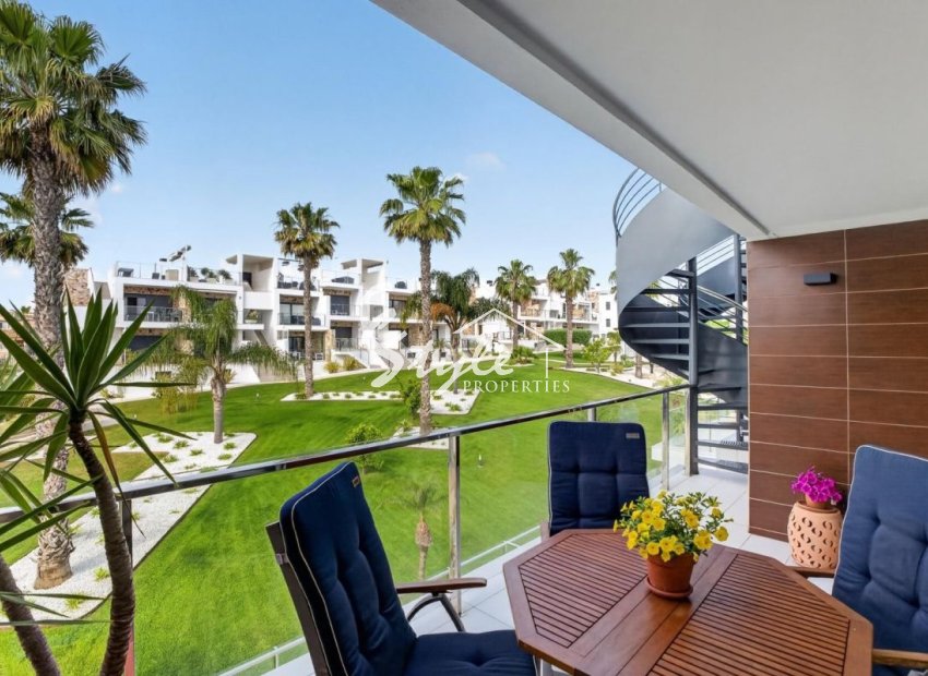 Modern South-Facing Top Floor apartment with Private Solarium, Pool Views and Garage in Punta Prima,  Orihuela Costa. Costa Blanca. Id 2291