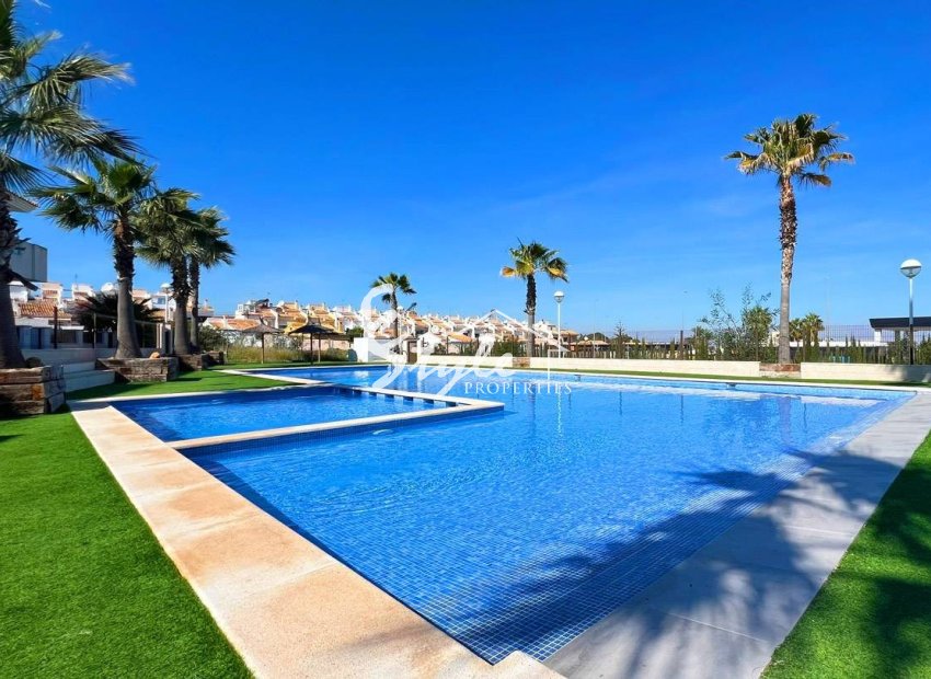 Moderna casa adosada en venta en Los Balcones, Torrevieja, Costa Blanca. ID1705