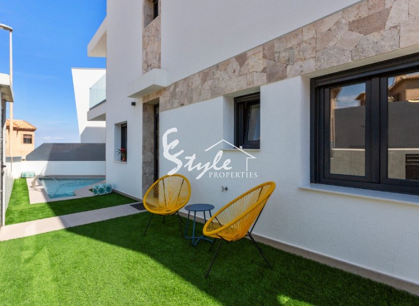 New villa with plot and private pool for sale in La Mata 150m to the sea.ON1350 