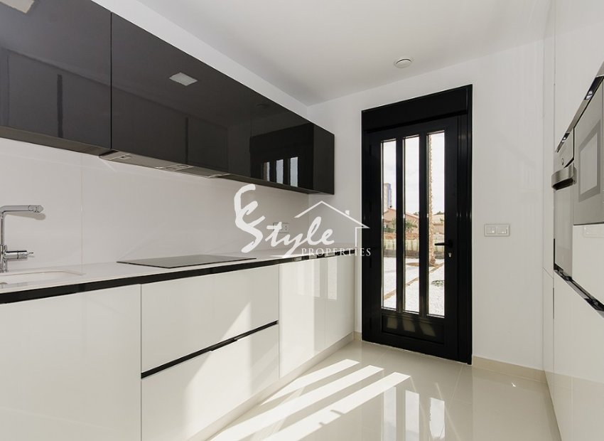 Новое строительство в Деэса де Кампоамор. Комплекс независимых вилл с частным бассейном недалеко от моря в Ориуэла Коста.