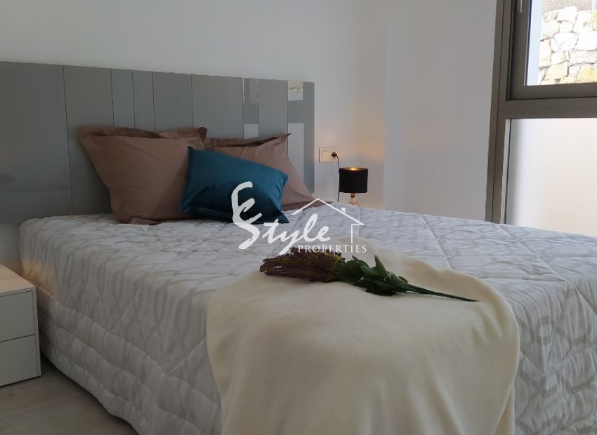 Новые построенные виллы с бассейном в продаже в Вилламартин, Коста Бланка, Испания. ON1163_3