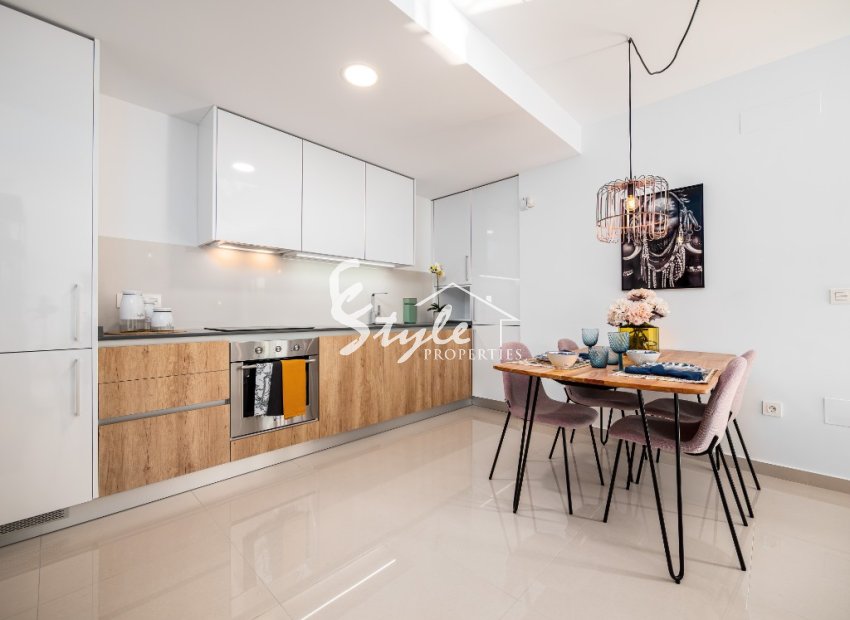 Новые таунхаусы на продажу в Ла Финка Гольф, Коста Бланка, Испания. ON1704_D