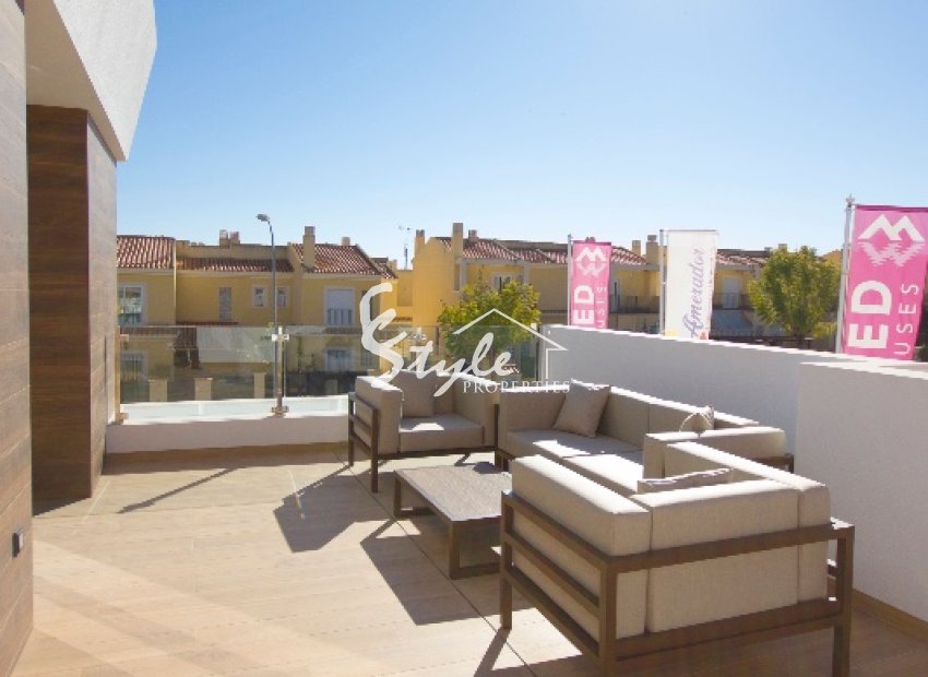 Nueva villa en venta cerca al mar in Alicante, Costa Blanca ON002