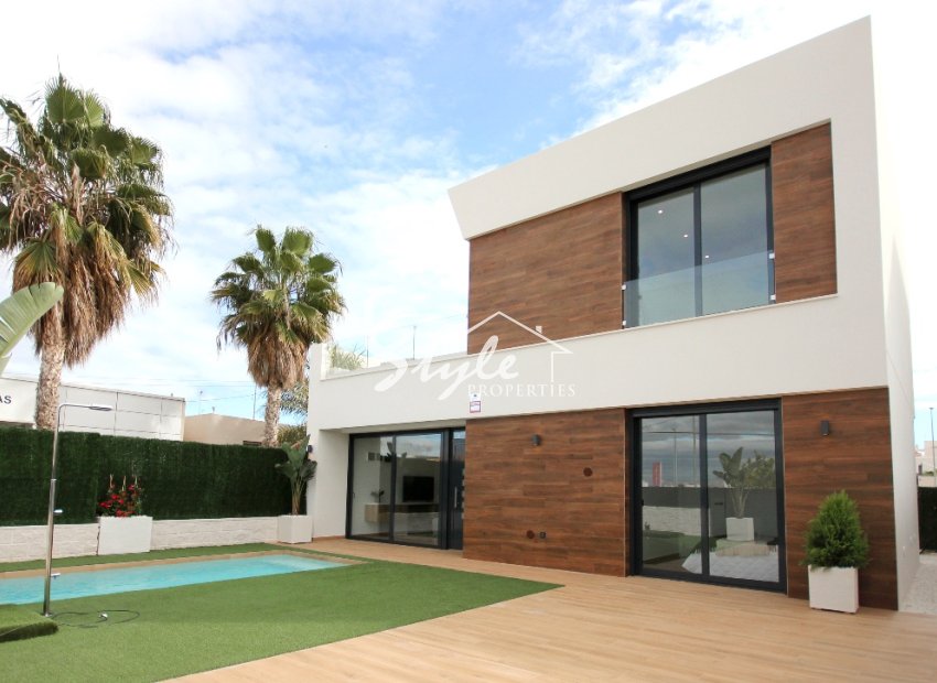 Nueva villa en venta cerca al mar in Alicante, Costa Blanca ON002