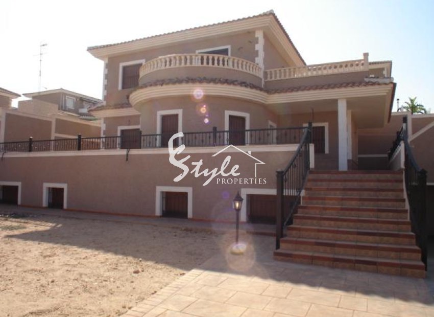 Nuevo - Villa - Los Altos