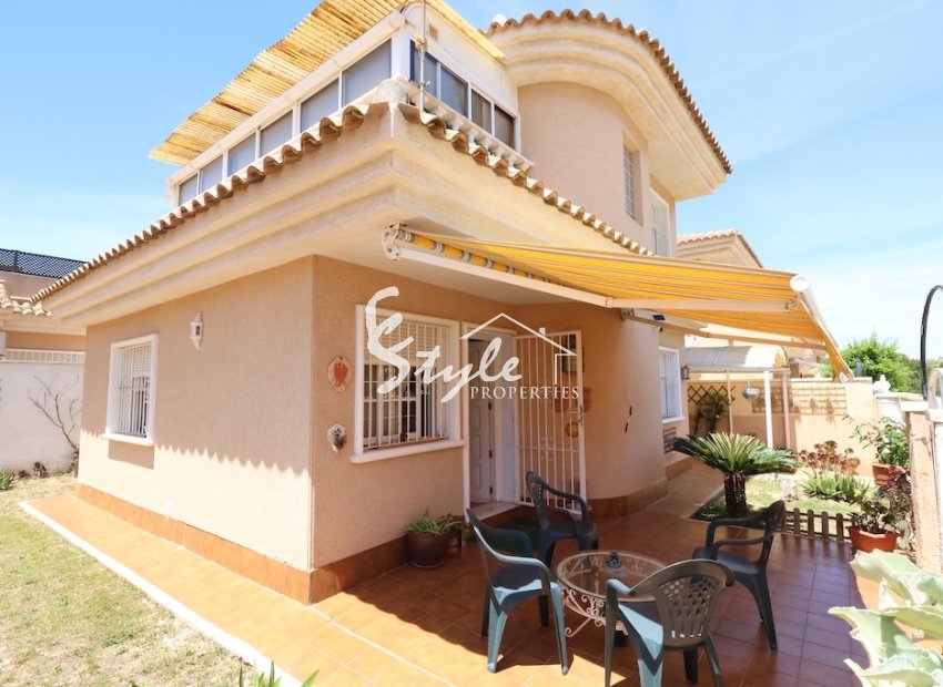 Отдельная вилла в Пунта Прима,  Los Altos, Residencial Las Villas II, Коста Бланка, Испания. ID2995