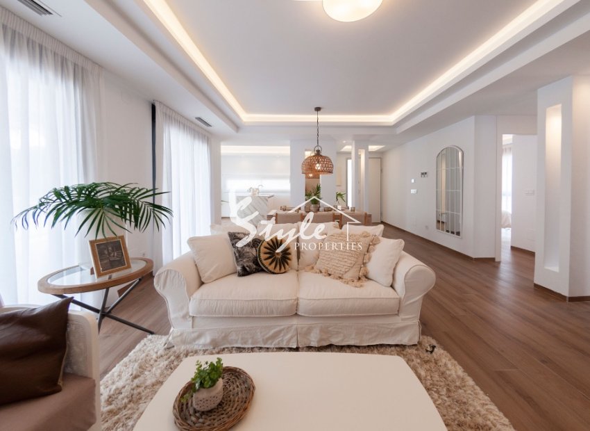 Полностью меблированная новая вилла с бассейном на продажу в Сьюдад Кесада, Коста Бланка, Испания