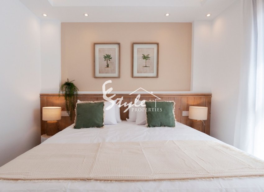 Полностью меблированная новая вилла с бассейном на продажу в Сьюдад Кесада, Коста Бланка, Испания