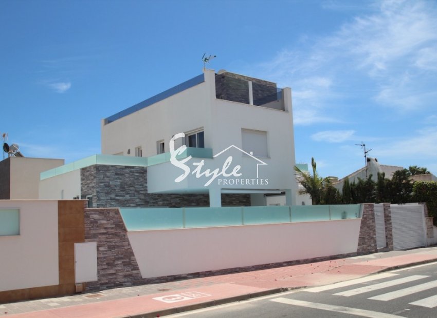 Продаем виллу с бассейном на берегу моря в Миль Пальмерас, Пилар-де-ла-Орадада, с прекрасным видом