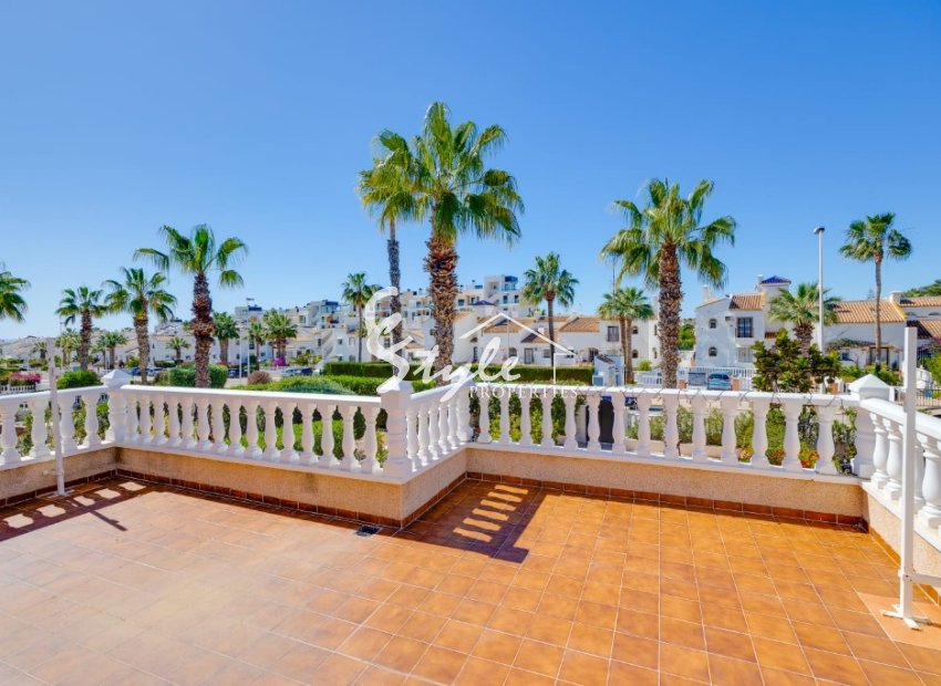 Продается дом c собственным гаражом в Лос Дольсес, Ла Зения, Ориуэла Коста. ID1927