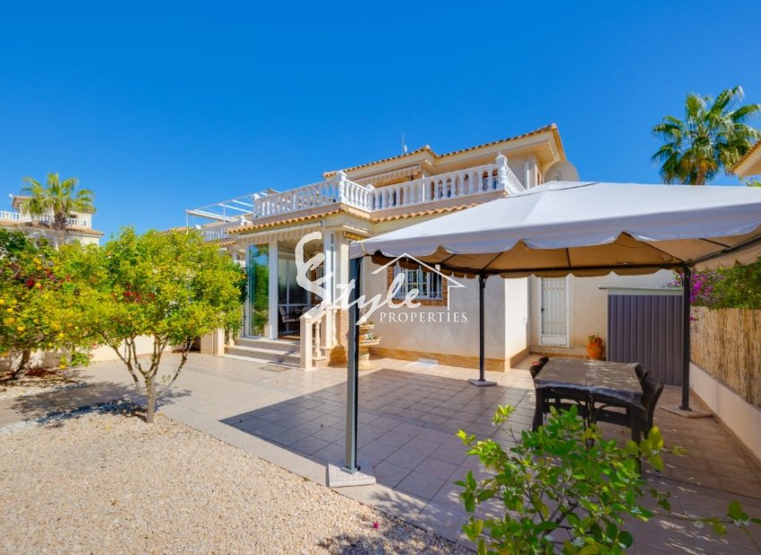 Продается дом c собственным гаражом в Лос Дольсес, Ла Зения, Ориуэла Коста. ID1927