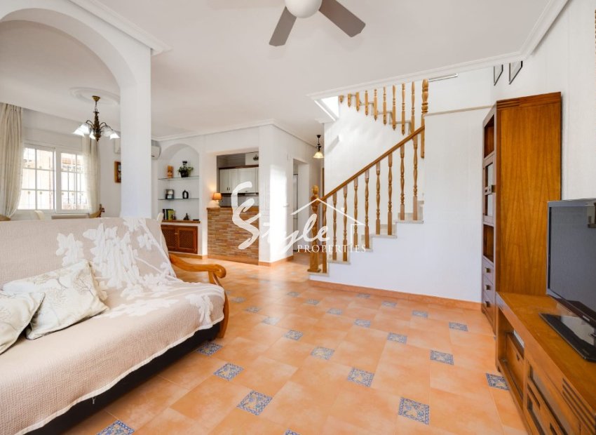 Продается дом c собственным гаражом в Лос Дольсес, Ла Зения, Ориуэла Коста. ID1927