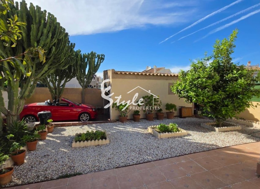 Продается дом с 3 спальнями, 2 ванными комнатами и участком в Агуас Нуэвас, Торревьеха, Коста Бланка. ID1213