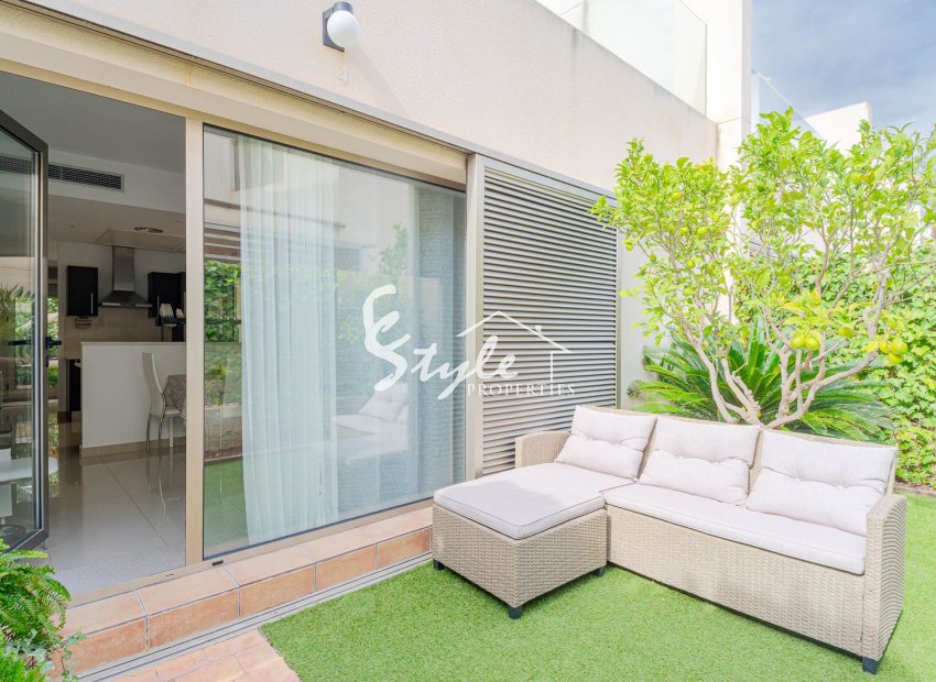 Продается дом с 3 спальнями и 3 ванными у моря в Пунта Прима, Коста Блвнка, Испания. ID2757