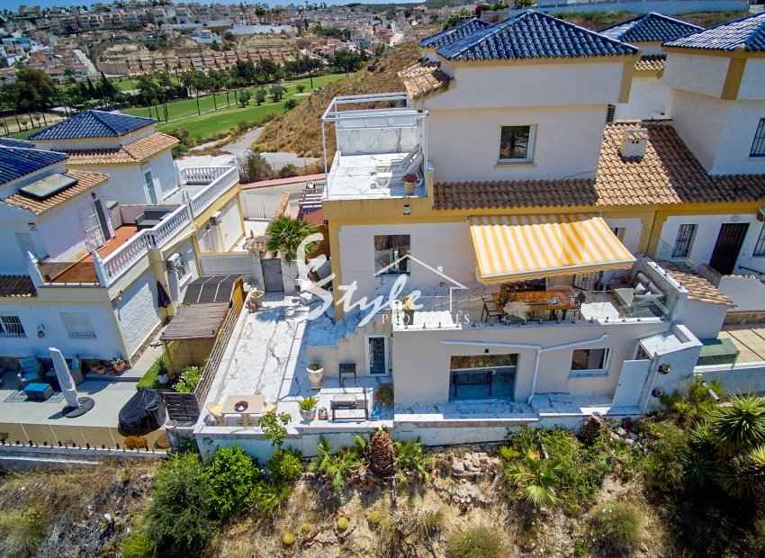 Продается  дом с видом на гольф-поле в Ciudad Quesada, Аликанте, Коста Бланка, Испания. ID2977