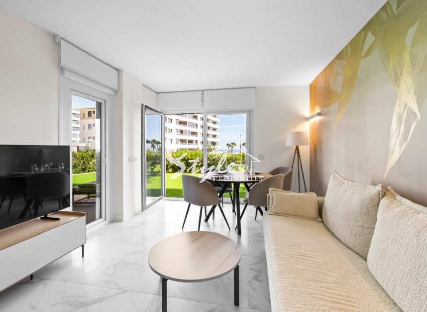 Продается квартира на первой линии с собственным садом в Посейдонии, Пунта-Прима, Коста-Бланка. ID2354