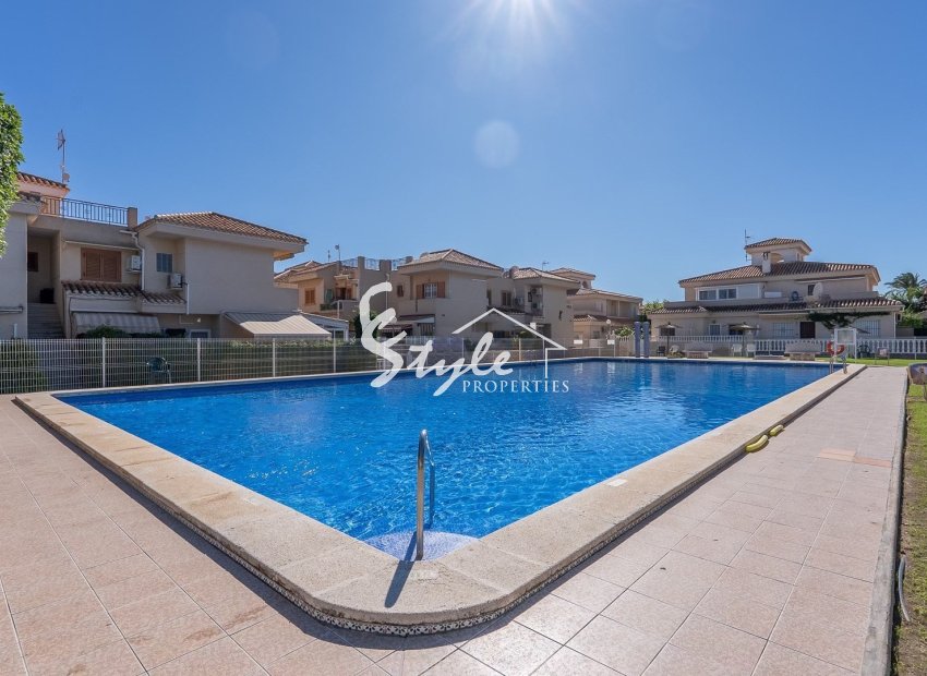 Продается очаровательный стильный таунхаус с видом на море в Плайя-Фламенка, Коста-Бланка, Испания. ID2750