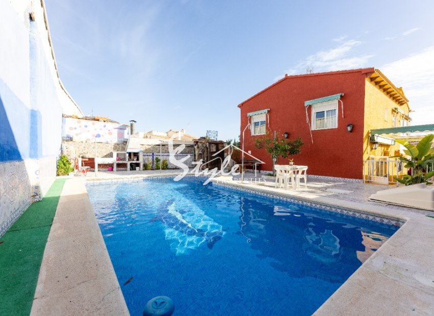 Продается отдельная вилла недалеко от пляжа в Пунта Прима, Коста Бланка, Испания. ID1882