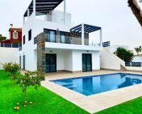 Продается последняя отдельностоящая вилла напротив гольфа La Marquesa в Сьюдад-Кесада, Коста-Бланка, Испания. ID ON2100