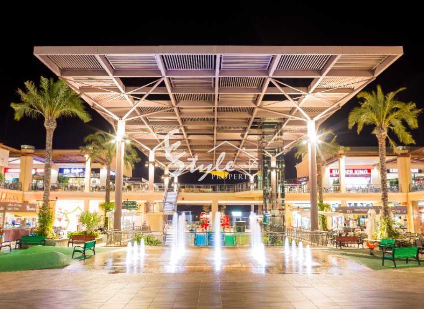 Продается прибыльный бизнес в популярном районе Ла Зения, Коста Бланка, Испания. ID091