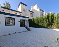Продается  таунхаус в Лос Дольсес, Villamartín с садом, солярием и бассейном. ID 1471