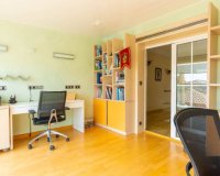 Продается вилла с садом и бассейном в Торревьехе. ID 1814