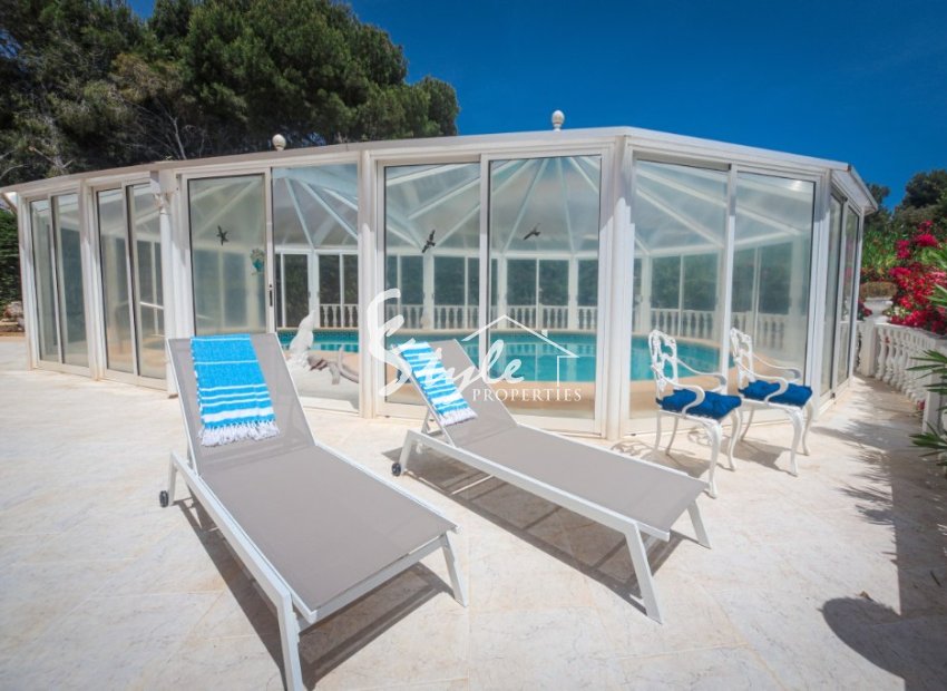 Продается вилла в классическом стиле недалеко от пляжа в Кампоаморе, Коста Бланка, Испания. ID1722