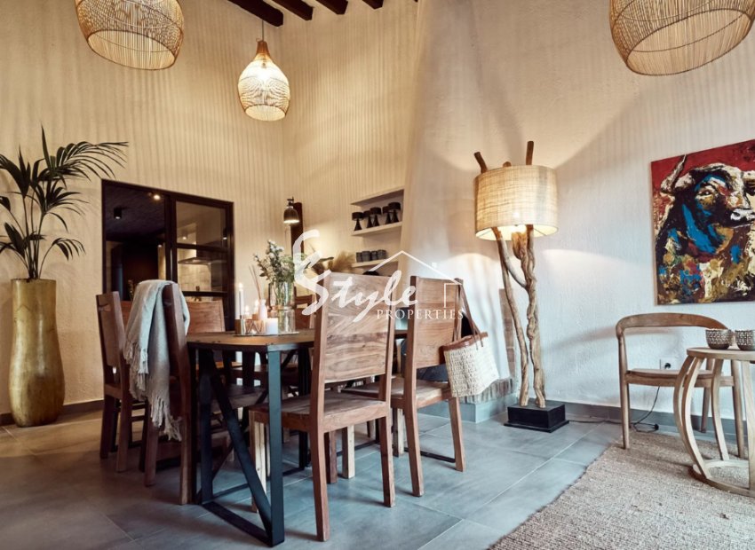 Продаётся классическая испанская вилла недалеко от пляжа в Пунта Прима, Коста Бланка, Испания. ID1707