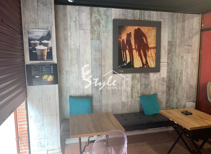 Profitable bar for sale in the center of Alicante, Costa Blanca, Spain. ID090