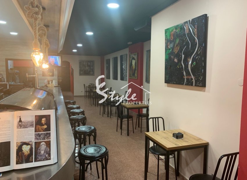 Rentable bar en venta en el centro de Alicante, Costa Blanca, España. ID090