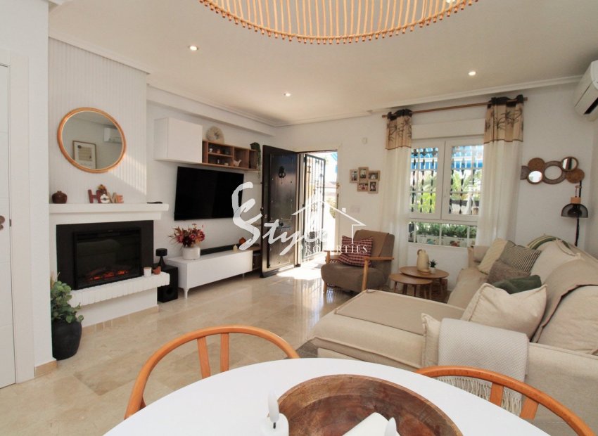 Resale - 2. Townhouse - Orihuela Costa  - Villamartin