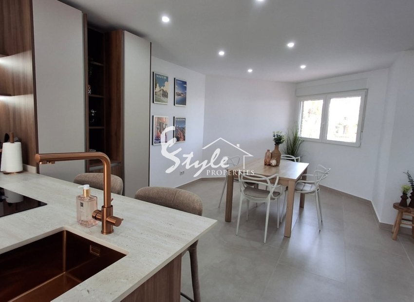 Resale - Apartament / Duplex - Torrevieja - Playa Acequion