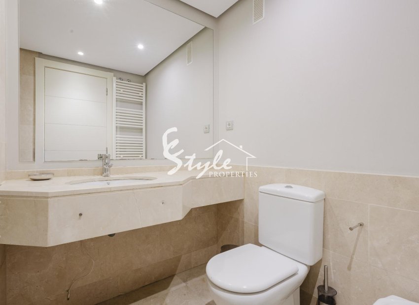 Resale - Apartament  - Orihuela-Costa - Las Colinas Golf