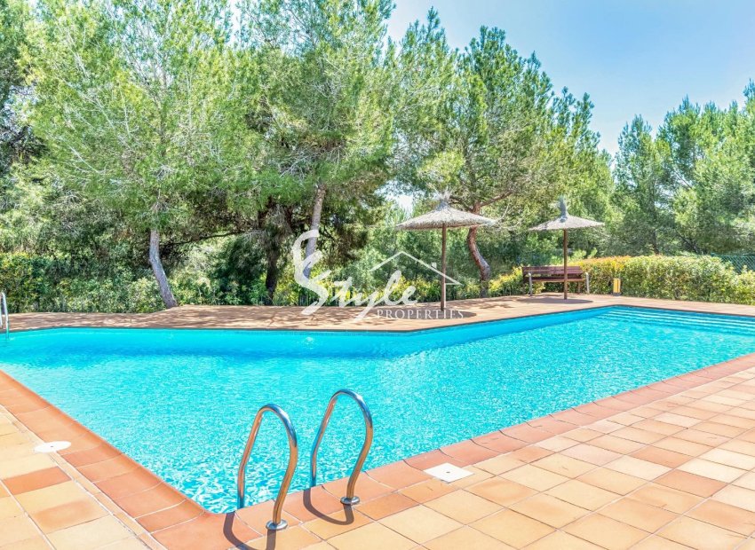 Resale - Apartament  - Orihuela-Costa - Las Colinas Golf