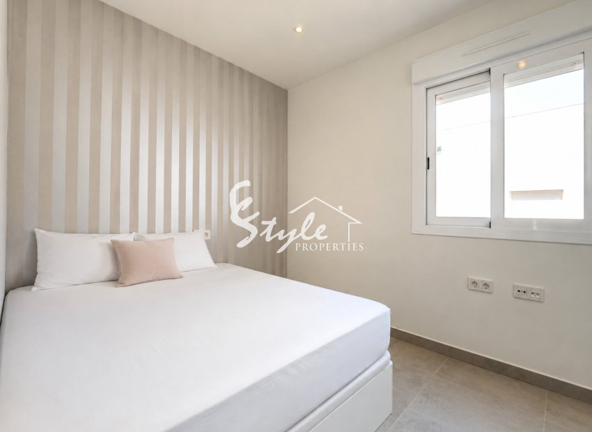 Resale - Apartament  - Torrevieja - Aguas Nuevas