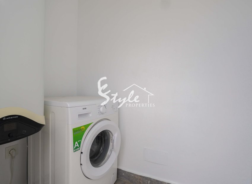 Resale - Apartament  - Torrevieja - Aguas Nuevas