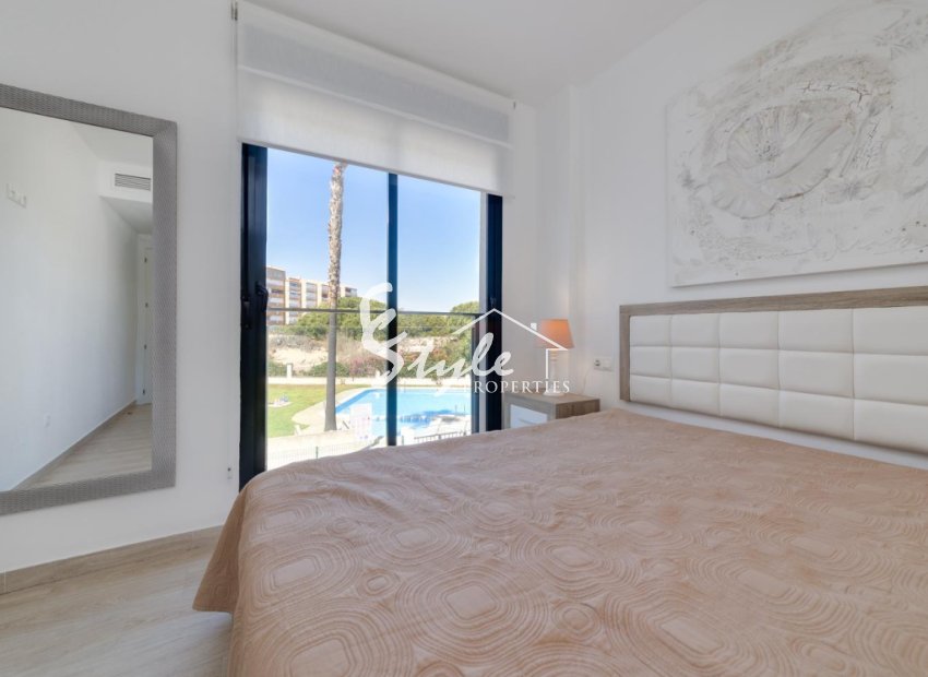 Resale - Apartament  - Torrevieja - calle Puerto Romano