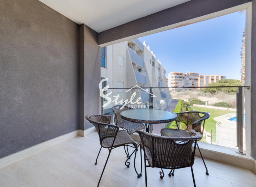 Resale - Apartament  - Torrevieja - calle Puerto Romano
