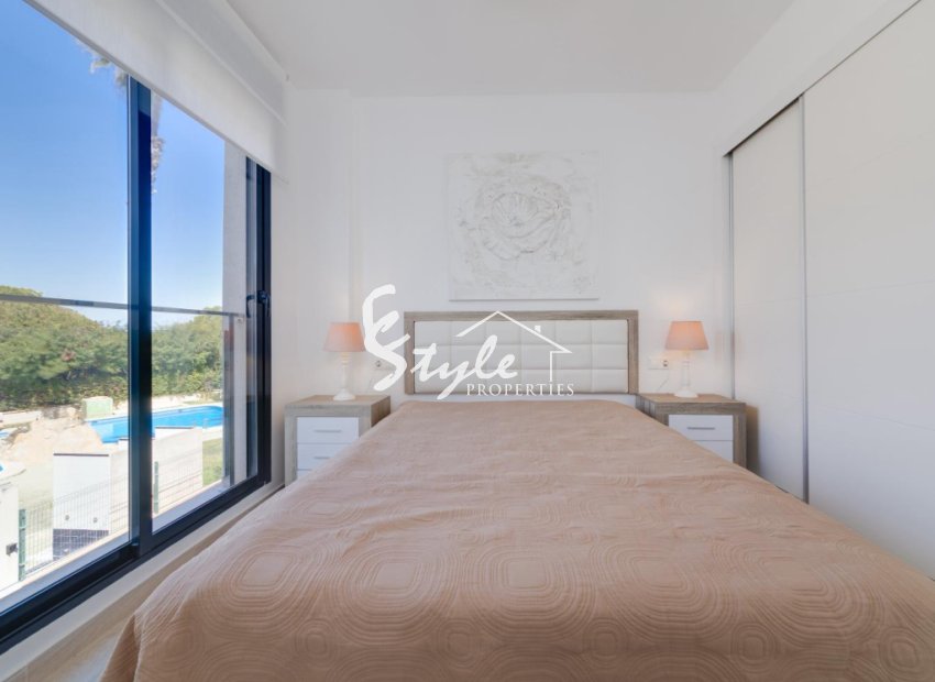 Resale - Apartament  - Torrevieja - calle Puerto Romano