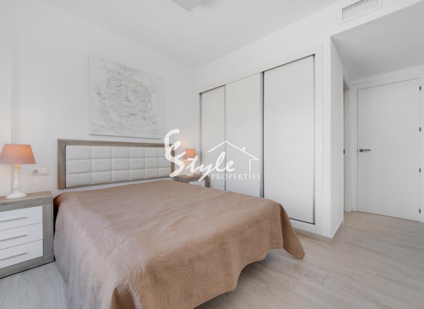 Resale - Apartament  - Torrevieja - calle Puerto Romano